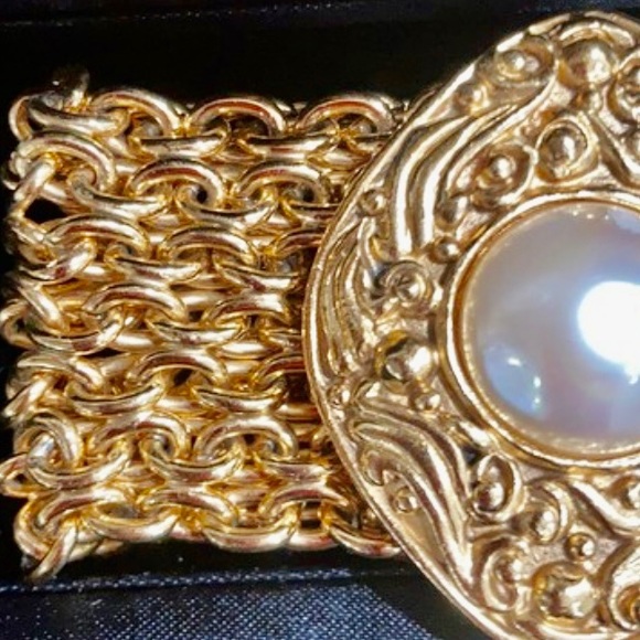 CHANEL 1980’S BYZANTINE STYLE WIDE PEARL METAL CHAIN BRACELET - Picture 4 of 12